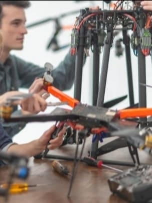 تست ربات ساخته شده توسط دانش آموزان